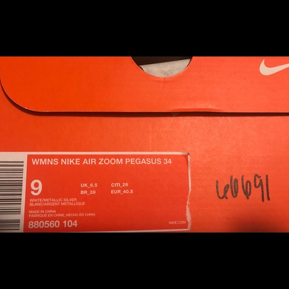 NEW Nike Bling! - Picture 4 of 4